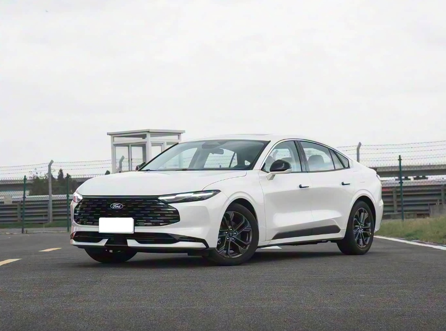 运动+节油VS智能+舒适 蒙迪欧与天籁谁能胜出？