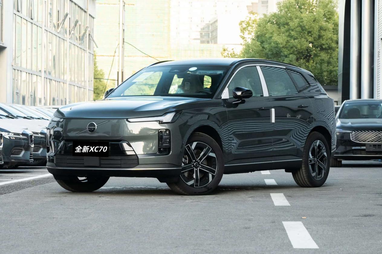 没对比就没伤害，奥迪Q5L遇上沃尔沃XC70，差距真大