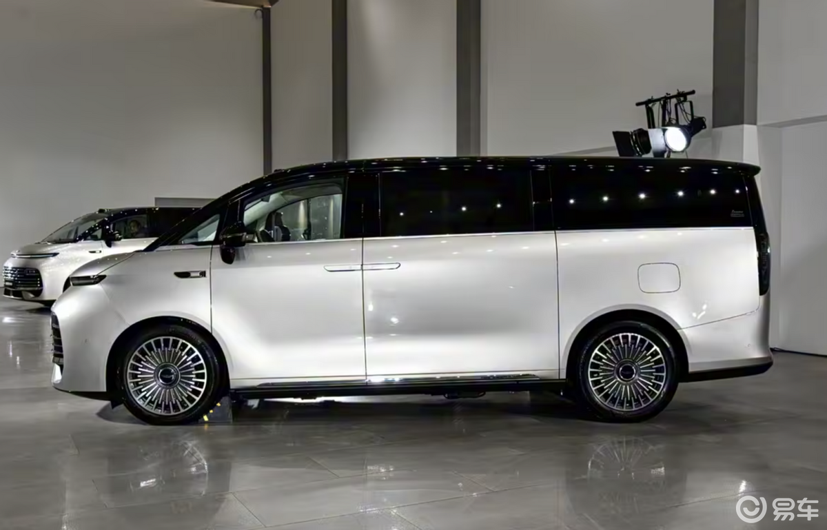 吉利银河V900上市，限时26.98万起，少有的四排座