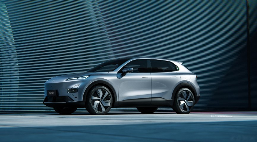 细节见真章 15万内纯电对决 深蓝 S05硬刚零跑C10