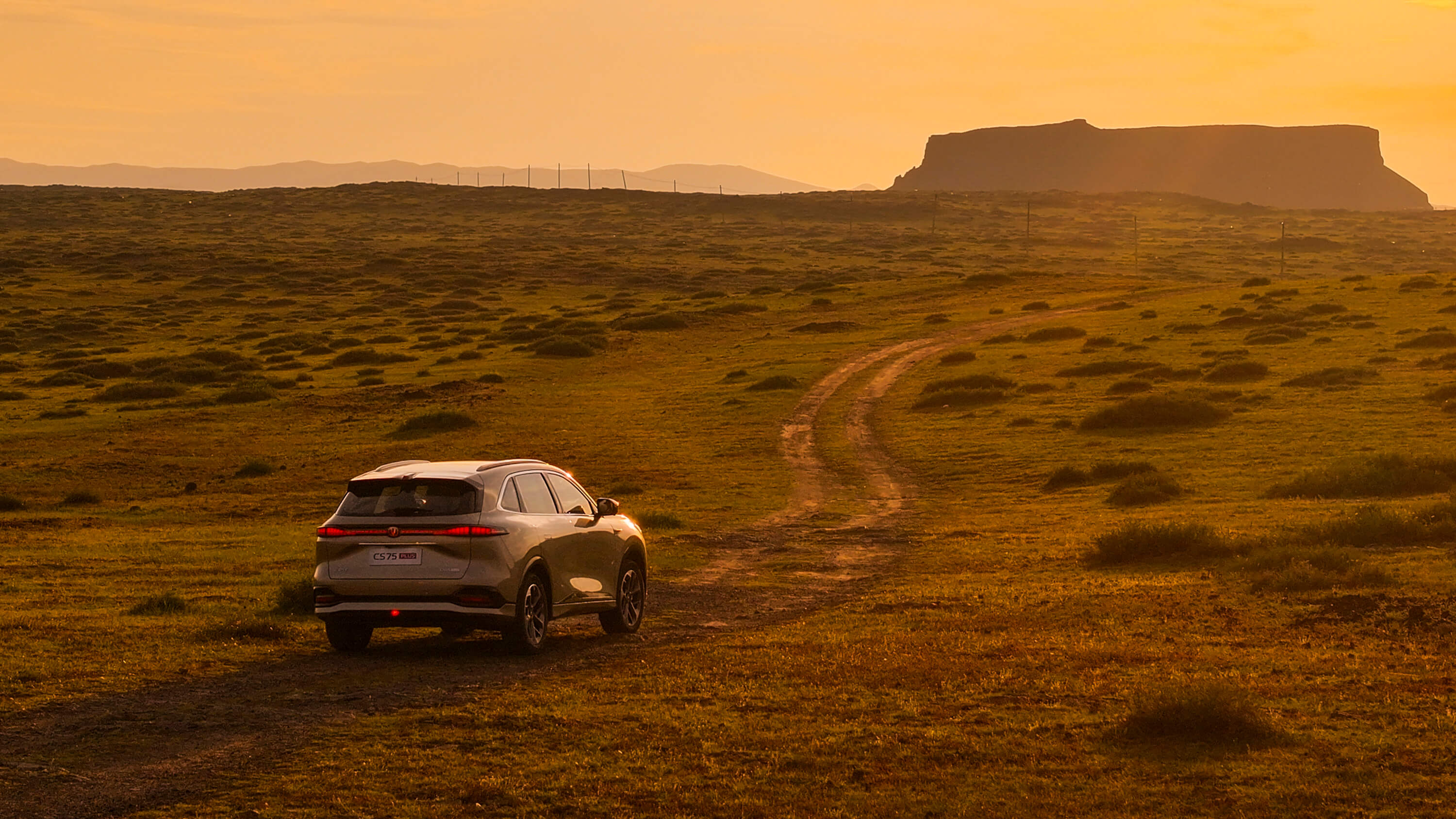 家用SUV怎么选？长安第四代CS75PLUS对比星越L