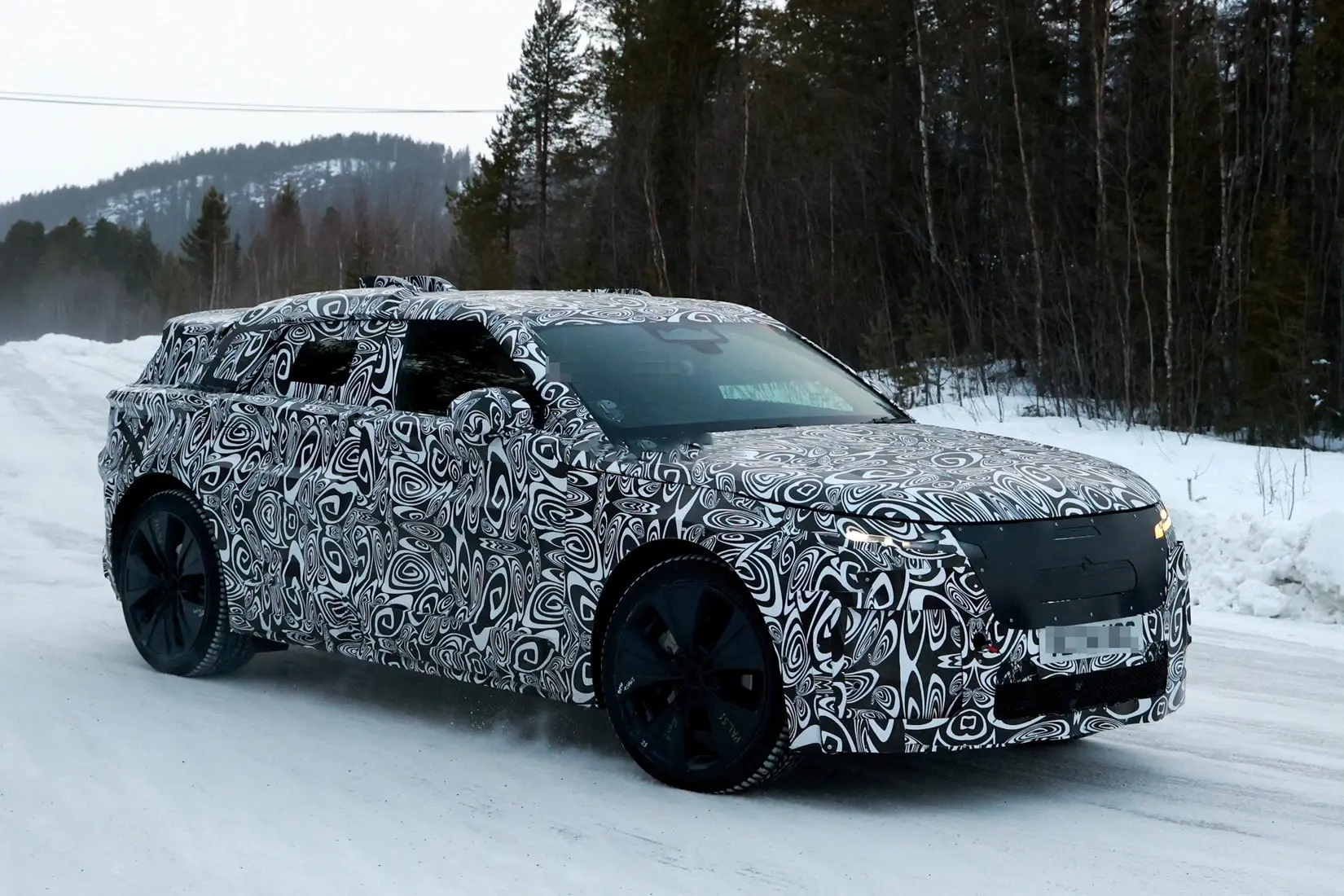 路虎揽胜全新纯电SUV来了 动力比肩5.0T V8发动机 下半年亮相