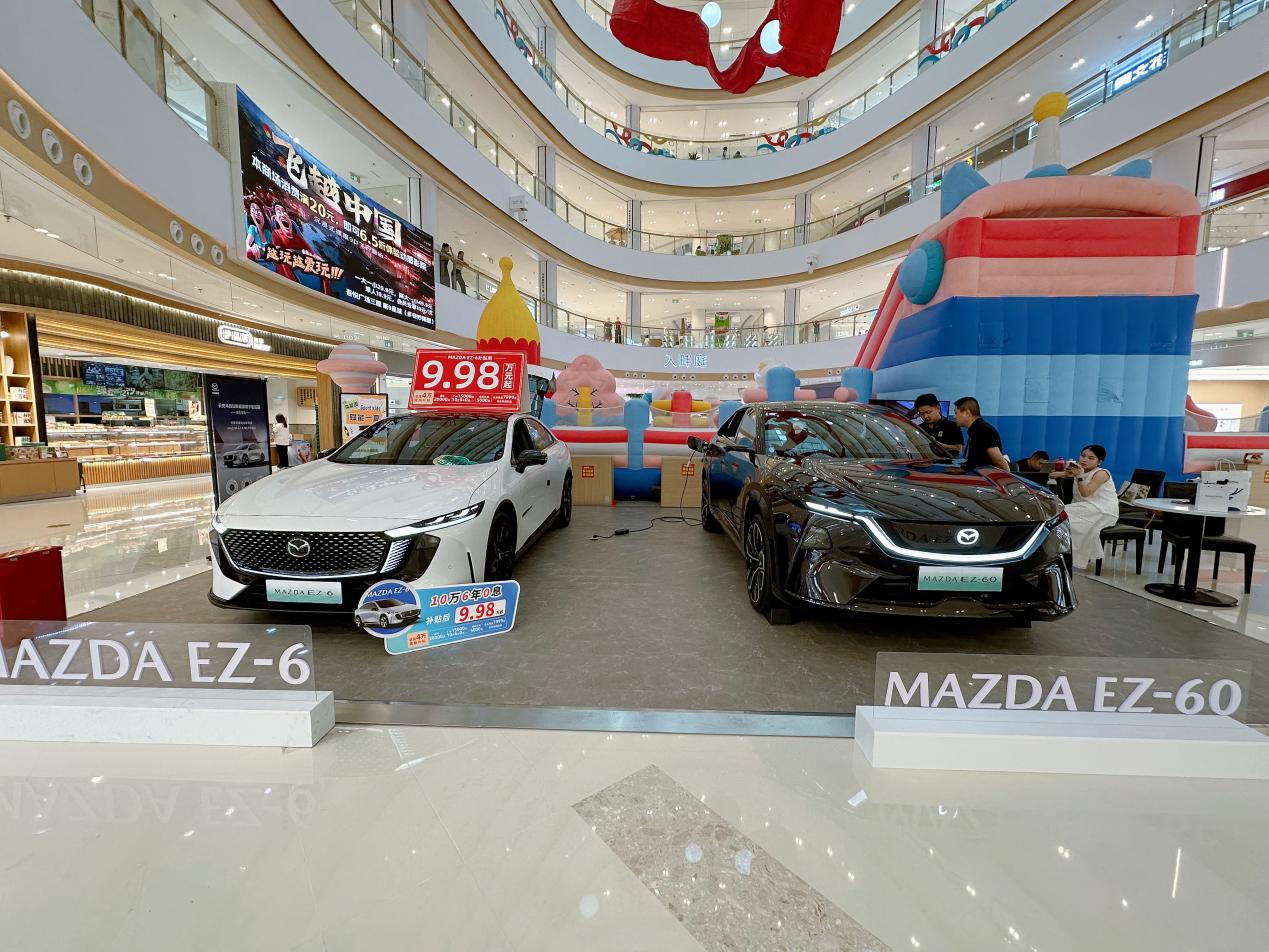 长安马自达新能源双子星南京首秀 开启纯电出行新纪元