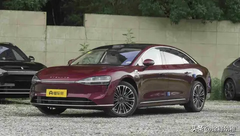 鸿蒙首款旅行车来袭，40万定价遭质疑，续航1300公里能火吗？