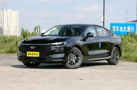 蒙迪欧2.0T豪华型：B级车动力扛把子，适合追求实用的你