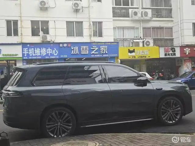 零跑C16车主：过坑或减速带很晃，比宝马少了清晰感