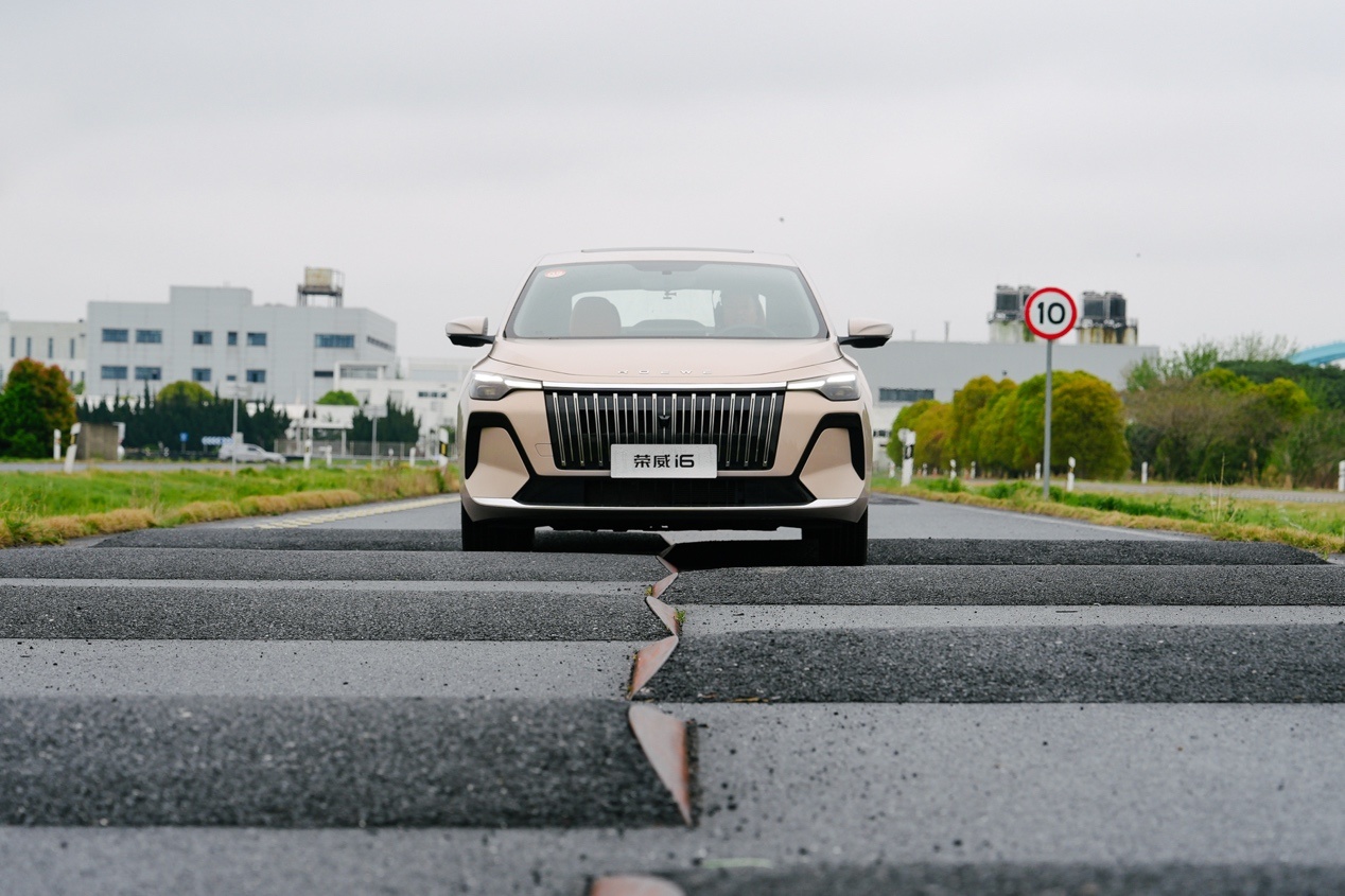 电车杀疯之后荣威i6为何还要替中国家庭把一台油车认真做好