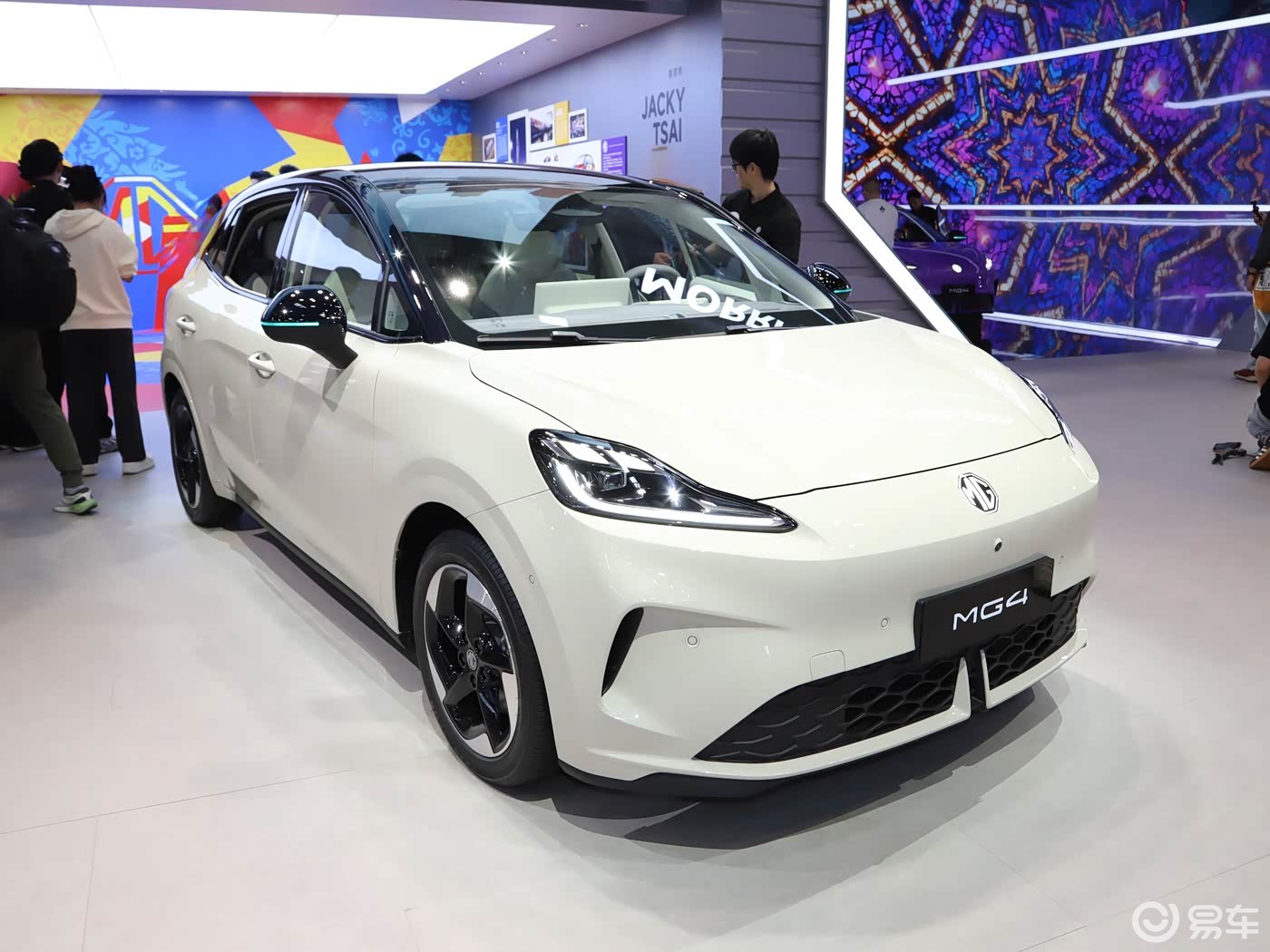 2026款 改款MG4，新增配色，液晶仪表和中控屏升级